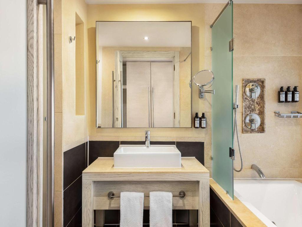 فندق موفنبيك سوما باى